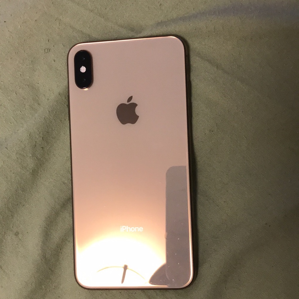iPhone locked - Picture 2 of 3